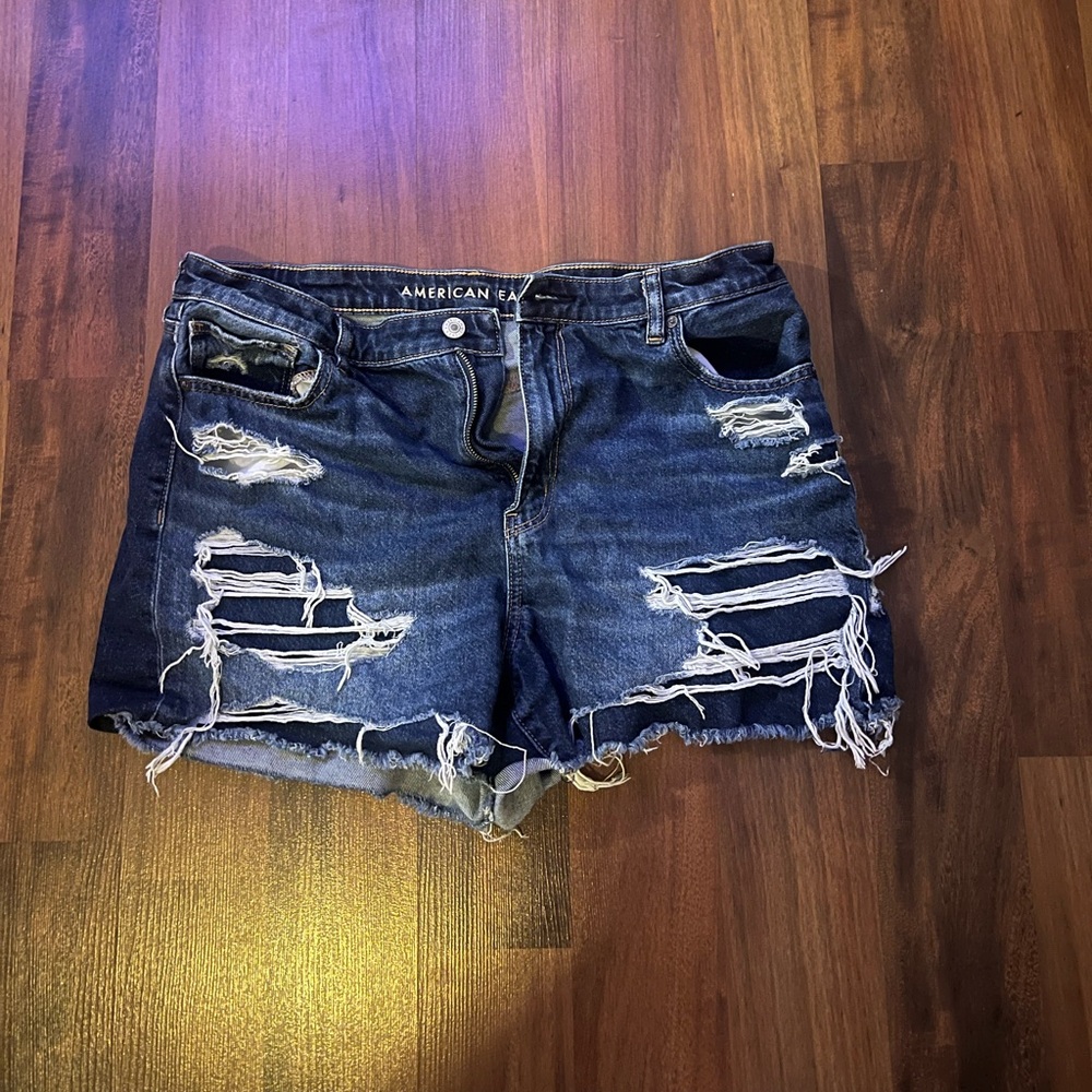 American Eagle “Mom Jeans” Short